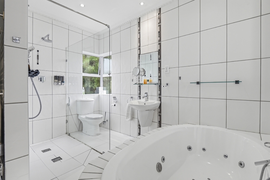 5 Bedroom Property for Sale in Claremont Western Cape